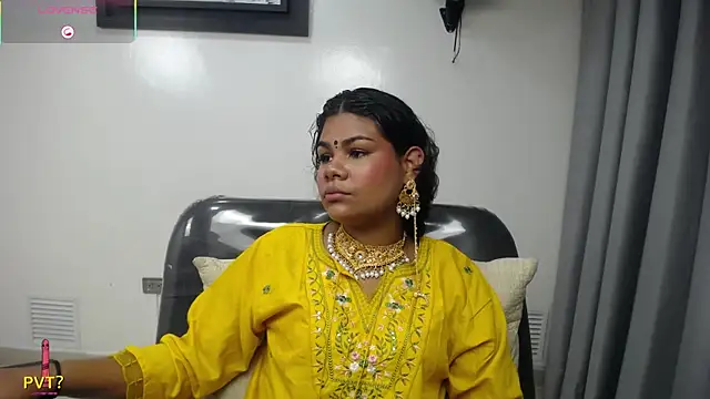 Snapshot of yaazhinii chatting on 04/12/26, 12:21 yaazhinii online show from 04/12/26, 12:21