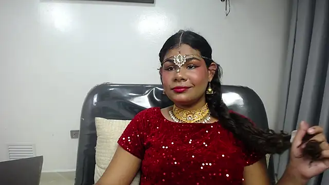 Snapshot of yaazhinii chatting on 04/17/26, 12:30 yaazhinii online show from 04/17/26, 12:30