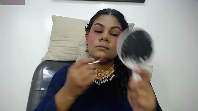 Snapshot of yaazhinii chatting on 04/23/26, 11:42 yaazhinii online show from 04/23/26, 11:42