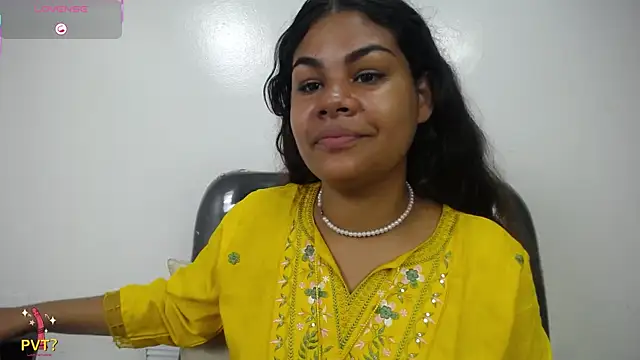 Snapshot of yaazhinii chatting on 04/28/26, 11:48 yaazhinii online show from 04/28/26, 11:48