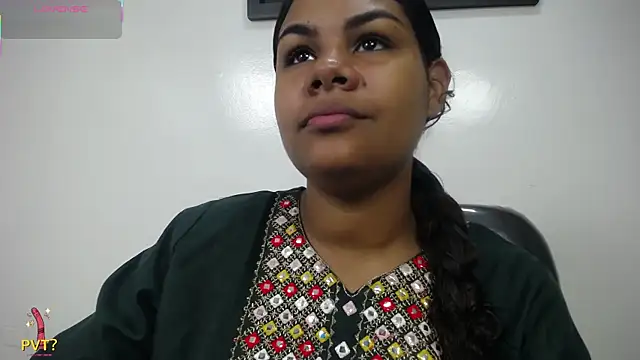 Snapshot of yaazhinii chatting on 05/25/26, 11:49 yaazhinii online show from 05/25/26, 11:49