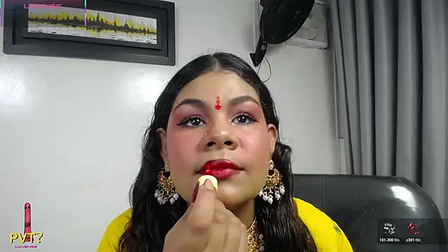 yaazhinii online show from 07/23/26, 11:30