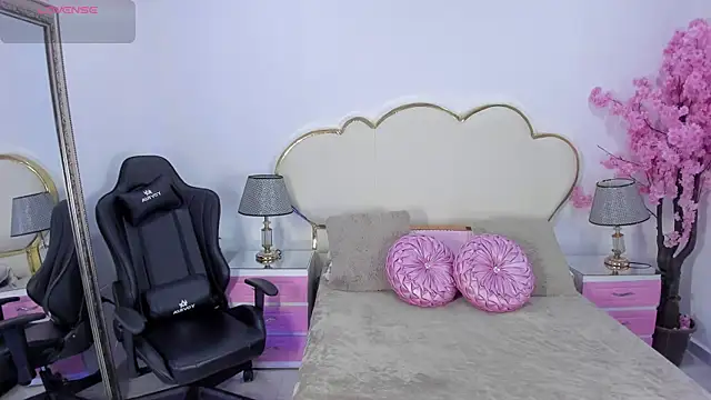 YazminJenner online show from 07/11/26, 05:43