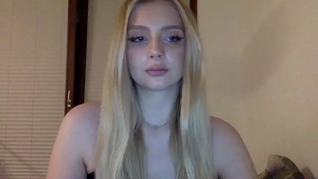 Snapshot of MayaWetDream chatting on 05/05/26, 08:17 MayaWetDream online show from 05/05/26, 08:17
