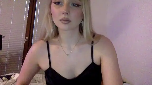 Snapshot of MayaWetDream chatting on 05/17/26, 05:31 MayaWetDream online show from 05/17/26, 05:31