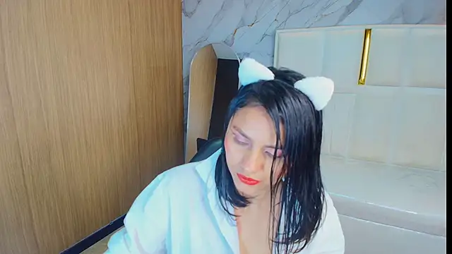 Snapshot of rox_luxury_tf chatting on 04/01/26, 01:34 rox luxury tf online show from 04/01/26, 01:34