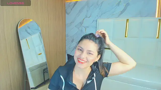 Snapshot of rox_luxury_tf chatting on 04/06/26, 01:34 rox luxury tf online show from 04/06/26, 01:34