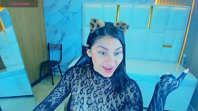 Snapshot of rox_luxury_tf chatting on 05/06/26, 01:38 rox luxury tf online show from 05/06/26, 01:38