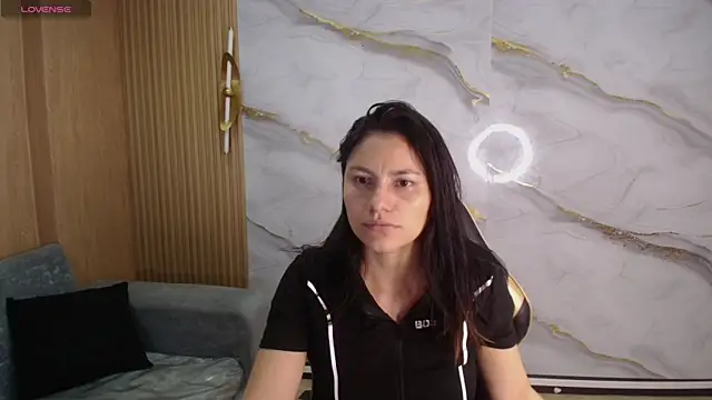 Snapshot of rox_luxury_tf chatting on 06/11/26, 12:47 rox luxury tf online show from 06/11/26, 12:47