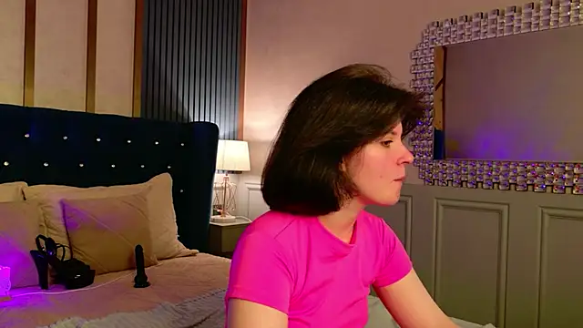Snapshot of Milana_Bold chatting on 04/21/26, 02:15 Milana Bold online show from 04/21/26, 02:15