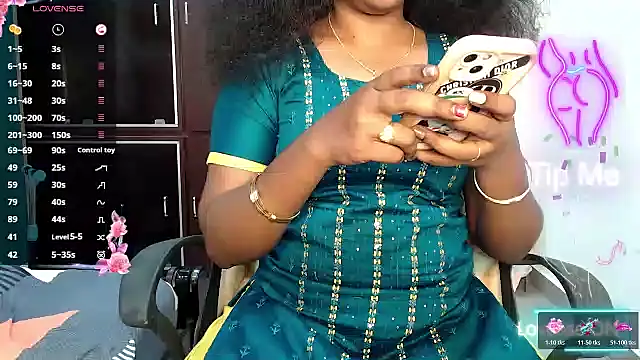 Snapshot of VixenNandhu chatting on 02/17/26, 05:52 VixenNandhu online show from 02/17/26, 05:52