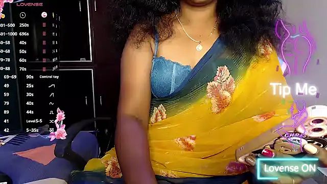 Snapshot of VixenNandhu chatting on 02/20/26, 05:35 VixenNandhu online show from 02/20/26, 05:35