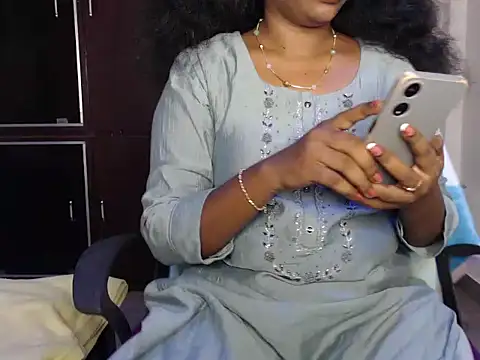 Snapshot of VixenNandhu chatting on 03/15/26, 06:14 VixenNandhu online show from 03/15/26, 06:14