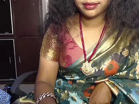 Snapshot of VixenNandhu chatting on 04/17/26, 06:00 VixenNandhu online show from 04/17/26, 06:00