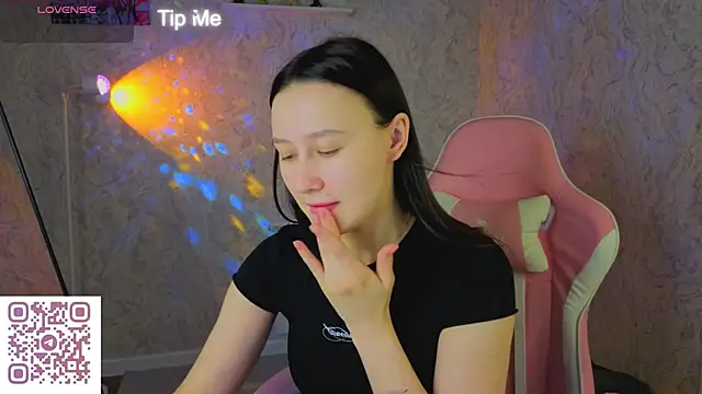 Snapshot of _Kiki_angel_ chatting on 06/12/26, 01:15 Kiki angel online show from 06/12/26, 01:15