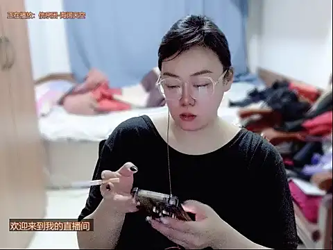 Snapshot of yingying1222 chatting on 04/10/26, 11:59 yingying1222 online show from 04/10/26, 11:59