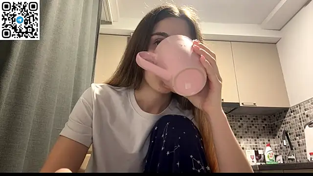 Snapshot of LovelySilk_63 chatting on 07/10/26, 06:21 LovelySilk 63 online show from 07/10/26, 06:21