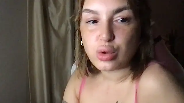 Snapshot of dyllala chatting on 07/20/26, 10:34 dyllala online show from 07/20/26, 10:34