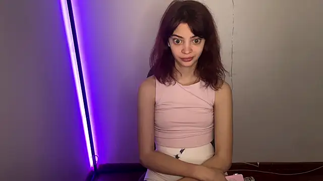 Snapshot of CassyVixen chatting on 04/21/26, 04:01 CassyVixen online show from 04/21/26, 04:01
