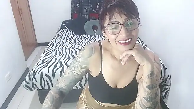 Snapshot of Charlotte_gray_ chatting on 06/07/26, 11:58 Charlotte gray online show from 06/07/26, 11:58