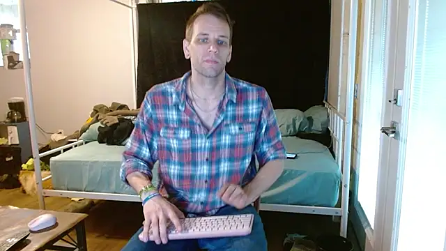 Snapshot of cguffey2284 chatting on 03/10/26, 06:35 cguffey2284 online show from 03/10/26, 06:35