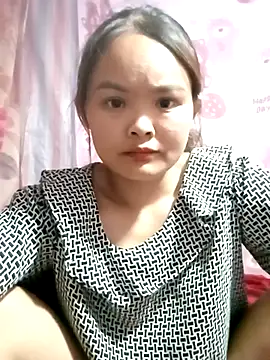 Snapshot of Luminana chatting on 04/10/26, 04:28 Luminana online show from 04/10/26, 04:28