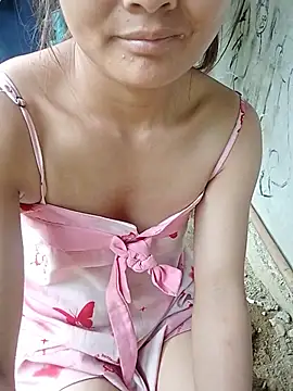 Snapshot of Luminana chatting on 06/05/26, 03:57 Luminana online show from 06/05/26, 03:57