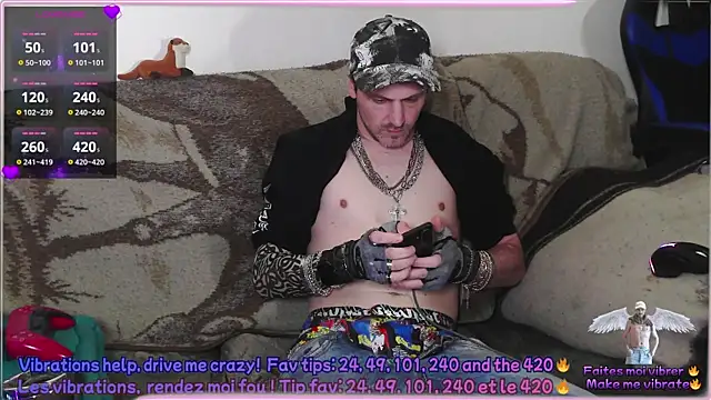 Snapshot of SwatRocShy chatting on 04/14/26, 06:08 SwatRocShy online show from 04/14/26, 06:08
