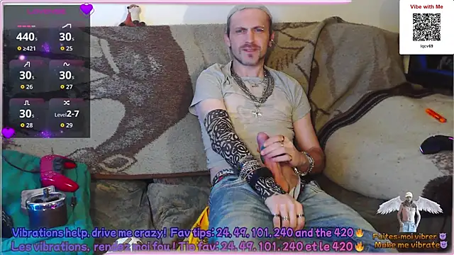 Snapshot of SwatRocShy chatting on 04/18/26, 06:17 SwatRocShy online show from 04/18/26, 06:17
