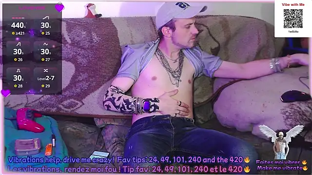 Snapshot of SwatRocShy chatting on 04/21/26, 06:09 SwatRocShy online show from 04/21/26, 06:09