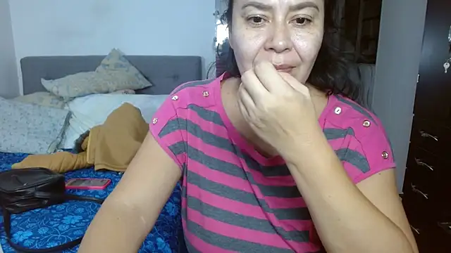 Snapshot of Karo_sexy chatting on 09/26/25, 10:36 Karo sexy online show from 09/26/25, 10:36