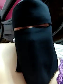 Snapshot of Warda_Egy chatting on 04/02/26, 10:35 Warda Egy online show from 04/02/26, 10:35
