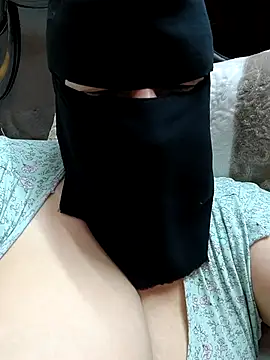 Snapshot of Warda_Egy chatting on 04/19/26, 12:04 Warda Egy online show from 04/19/26, 12:04