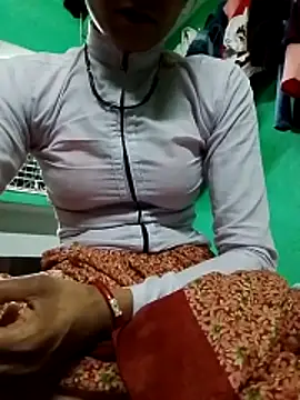 Snapshot of Komal4050 chatting on 05/13/26, 05:49 Komal4050 online show from 05/13/26, 05:49