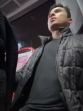 Snapshot of Eros_lee chatting on 03/05/26, 03:35 Eros lee online show from 03/05/26, 03:35