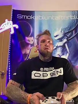 Snapshot of Smokebluntafterblunt chatting on 04/06/26, 12:52 Smokebluntafterblunt online show from 04/06/26, 12:52