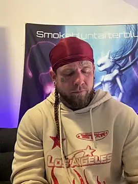 Snapshot of Smokebluntafterblunt chatting on 04/27/26, 12:36 Smokebluntafterblunt online show from 04/27/26, 12:36