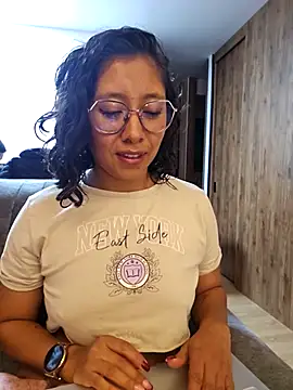 Snapshot of Camila_Lopez1 chatting on 03/27/26, 03:45 Camila Lopez1 online show from 03/27/26, 03:45