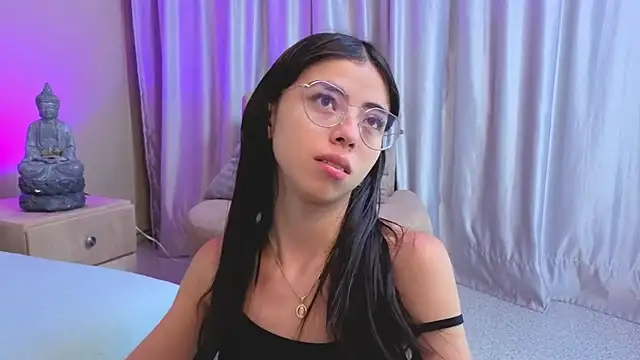 Mia Naive online show from 04/28/26, 11:37
