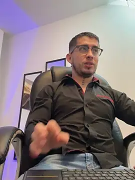 Snapshot of Tommas_Jhonson chatting on 05/24/26, 12:21 Tommas Jhonson online show from 05/24/26, 12:21
