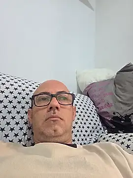 Snapshot of pareja47 chatting on 05/05/26, 08:44 pareja47 online show from 05/05/26, 08:44