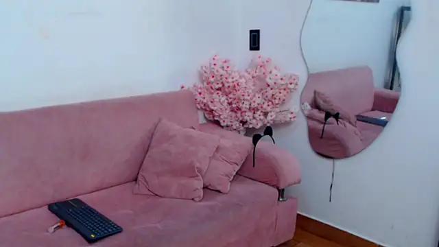 Snapshot of Kitty_f00x chatting on 04/30/26, 08:57 Kitty f00x online show from 04/30/26, 08:57