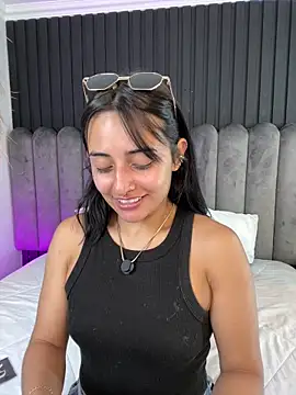 Snapshot of Nanda_vixen_ chatting on 04/03/26, 11:47 Nanda vixen online show from 04/03/26, 11:47