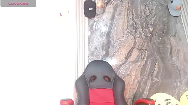Snapshot of Damian-and-Camerum chatting on 04/16/26, 01:17 Damian-and-Camerum online show from 04/16/26, 01:17