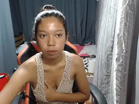 Snapshot of urgirlyflor chatting on 02/07/26, 05:11 urgirlyflor online show from 02/07/26, 05:11
