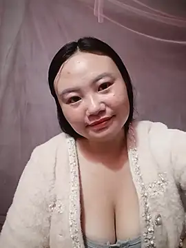 Snapshot of lisn-cute chatting on 05/18/26, 12:51 lisn-cute online show from 05/18/26, 12:51