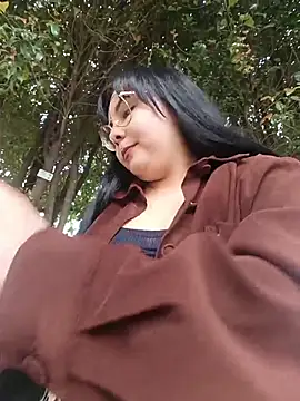Snapshot of Yulska chatting on 05/15/26, 02:24 Yulska online show from 05/15/26, 02:24