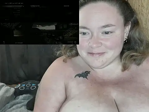 Snapshot of ladylynn13 chatting on 04/30/26, 01:01 ladylynn13 online show from 04/30/26, 01:01