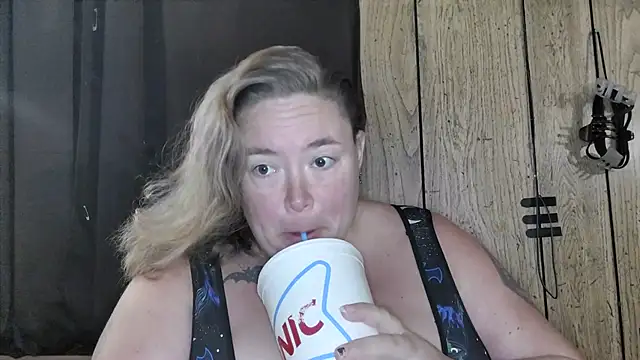 Snapshot of ladylynn13 chatting on 06/13/26, 01:20 ladylynn13 online show from 06/13/26, 01:20