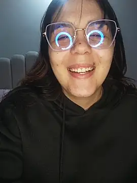 Snapshot of its_lauu_ chatting on 03/08/26, 03:43 its lauu online show from 03/08/26, 03:43